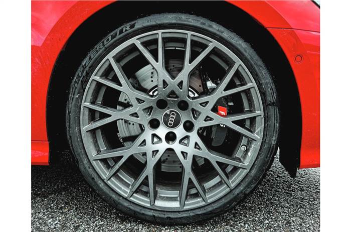 2025 Audi RS 3 alloy wheel and tyres